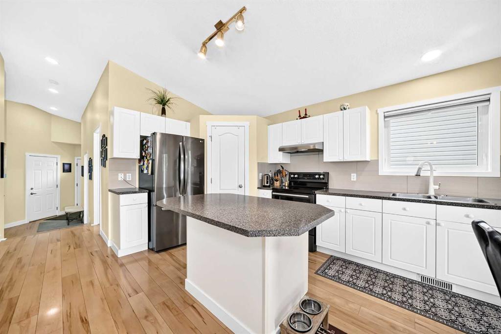 Fourth View of 50 Somerside Manor SW, Somerset, Calgary, Alberta, T2Y 3G4