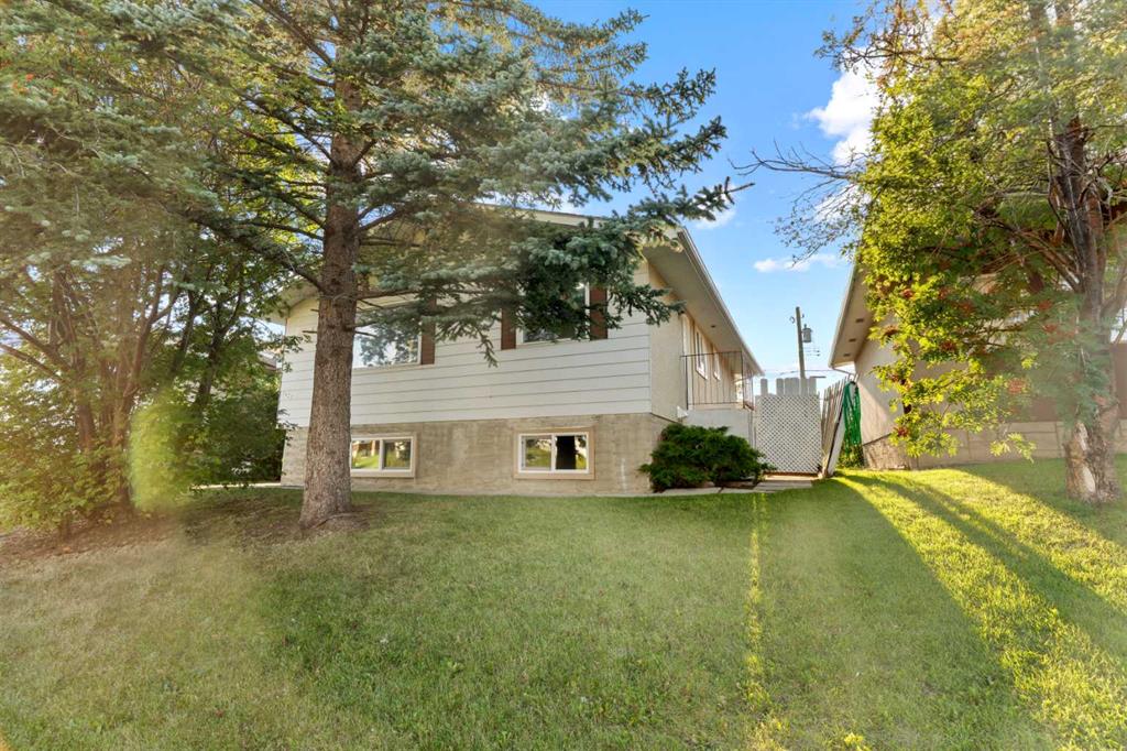 MLS® listing #115188451 for sale located at 1427 43 Street NE