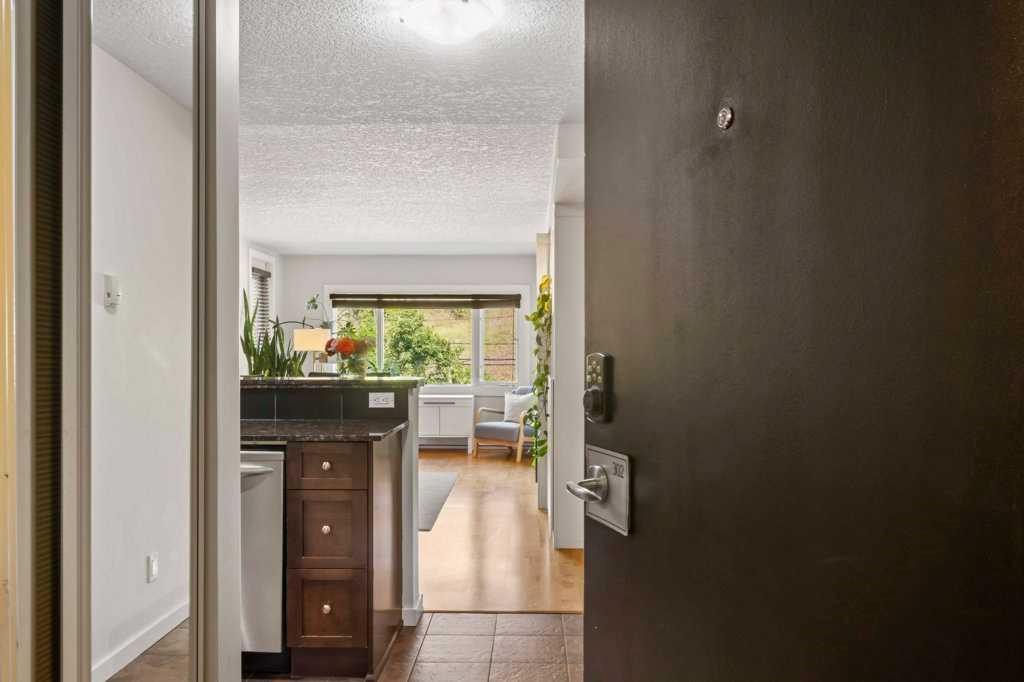 Fifth View of 302, 716 3 Avenue NW, Sunnyside, Calgary, Alberta, T2N 0J1