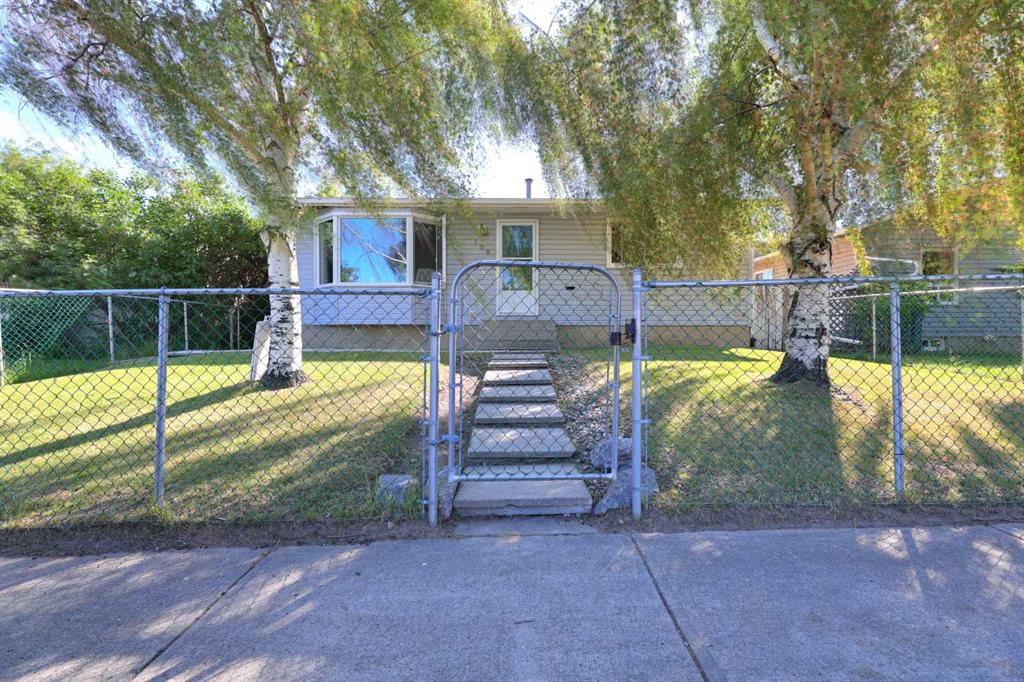 108 Pinecliff Way NE, A2339521, Alberta,