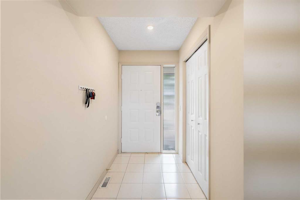 Third View of 19, 10401 19 Street SW, Braeside, Calgary, Alberta, T2W 3E7