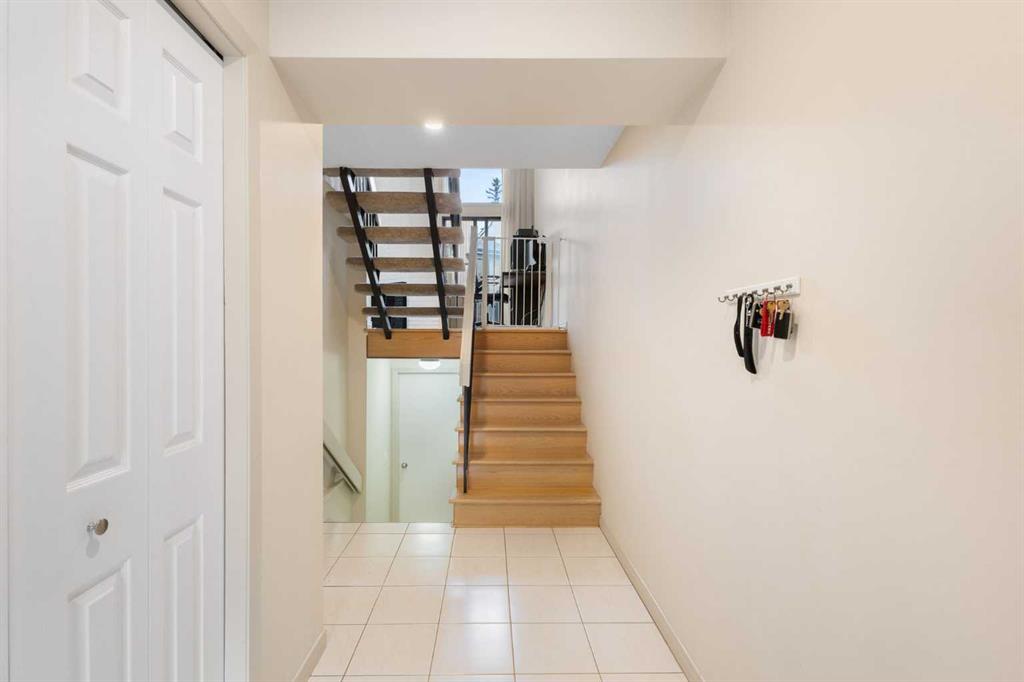 Fourth View of 19, 10401 19 Street SW, Braeside, Calgary, Alberta, T2W 3E7