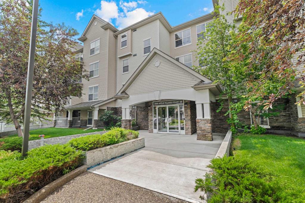 208, 2000 Applevillage Court SE, A2339659, Alberta,