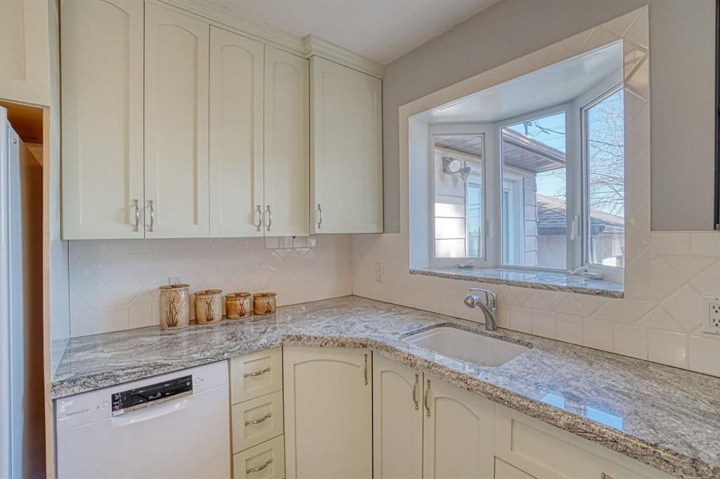 Fifth View of 7412 Fleetwood Drive SE, Fairview, Calgary, Alberta, T2H 0X1