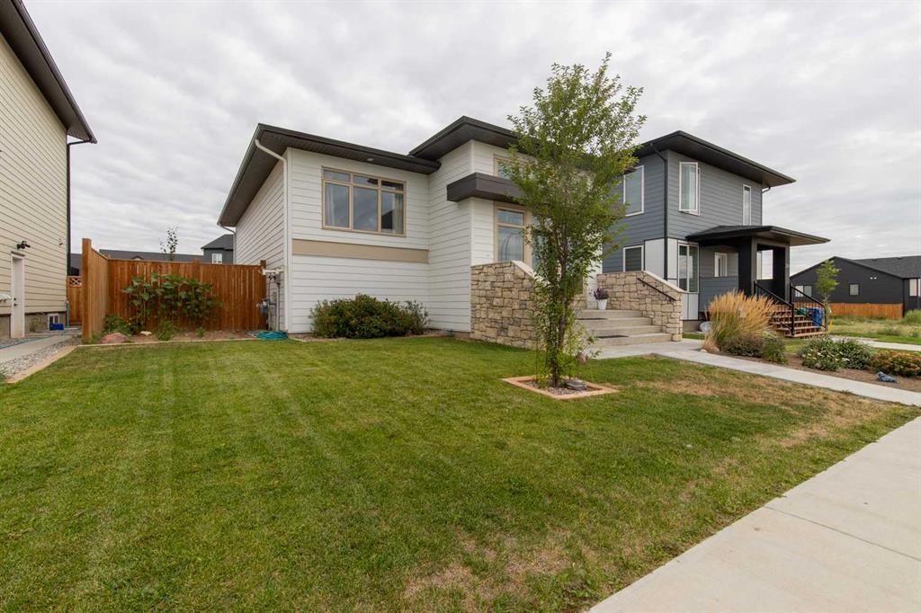 Third View of 403 Caledonia Boulevard W, The Crossings, Lethbridge, Alberta, T1J5W2