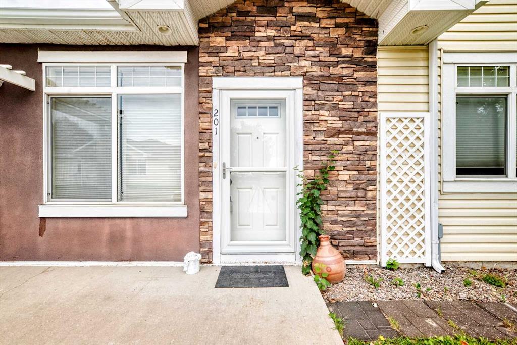 Fifth View of 201 Sunvale Crescent NE, NONE, High River, Alberta, T1V 0E8