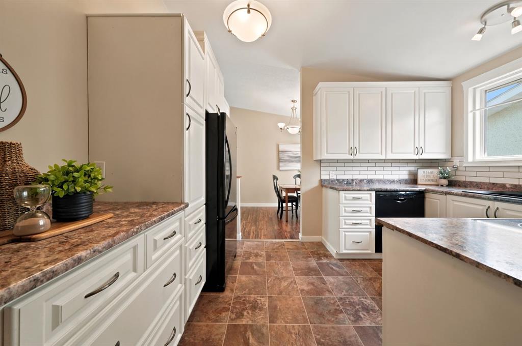 Fourth View of 4233 33 Street , Mountview, Red Deer, Alberta, T4N 0N1