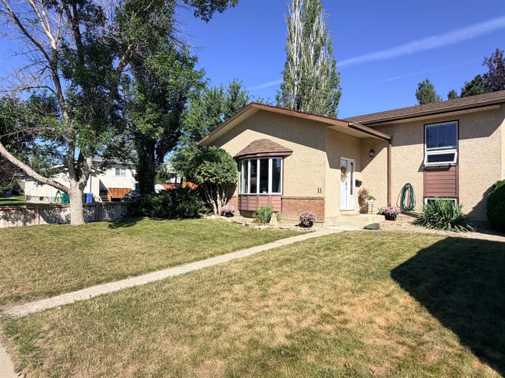 11 Lakhota Crescent W, A2339890, Alberta,