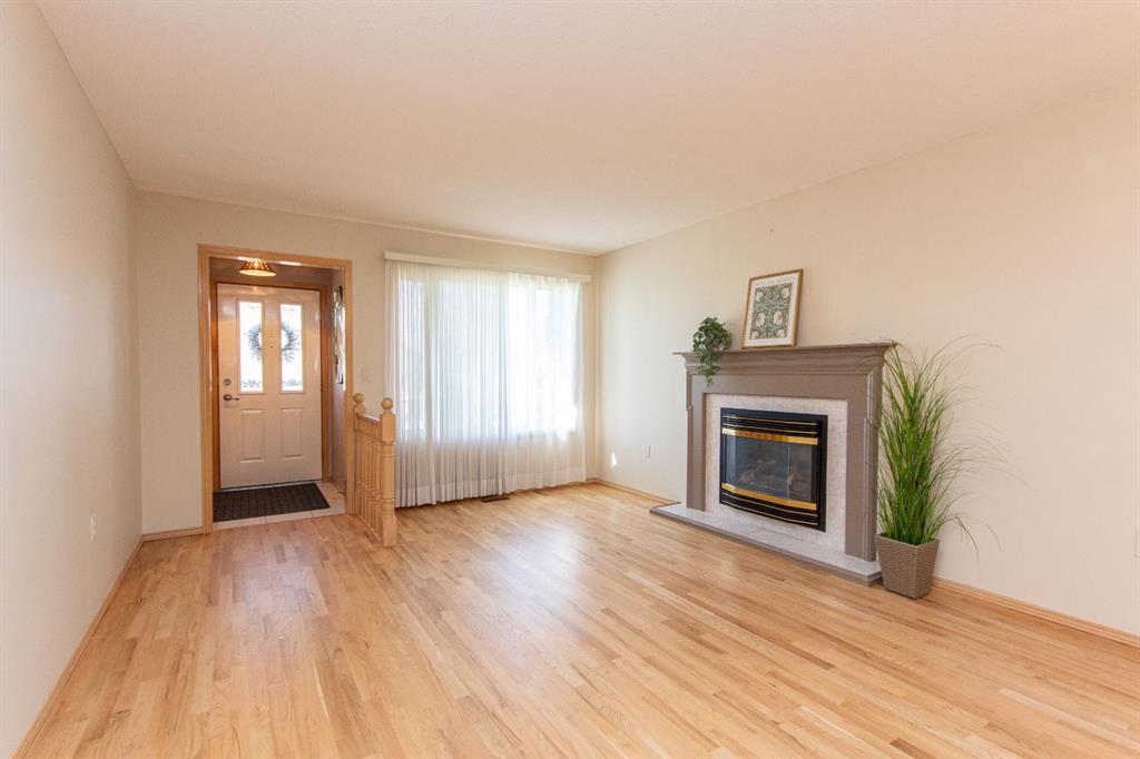 Third View of 22 Dale Close , Deer Park Estates, Red Deer, Alberta, T4R 2L5
