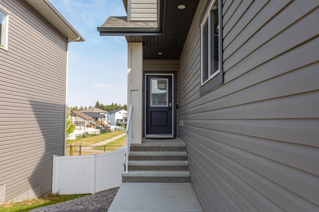 Fifth View of 18 Thorne Place , Timberstone, Red Deer, Alberta, T4P 0S2