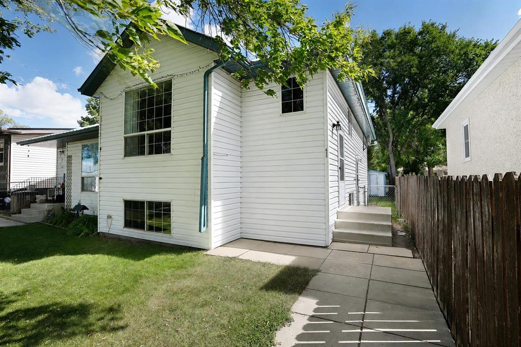632 1 Street W, A2339969, Alberta,