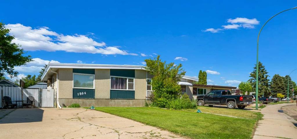 Third View of 1864 16 Street SE, Crestwood-Norwood, Medicine Hat, Alberta, T1A7J7