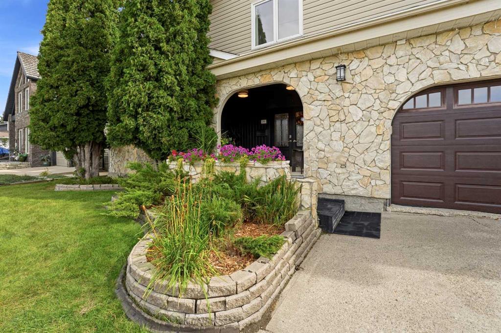 Fifth View of 39 Warwick Drive , West Park, Red Deer, Alberta, T4N 6L4