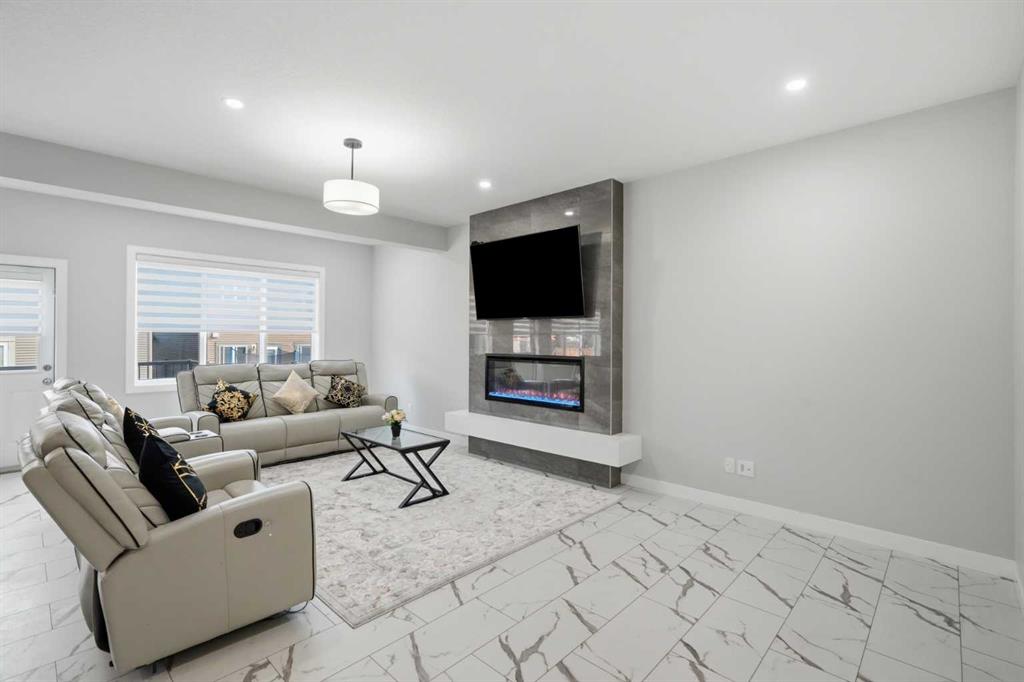 Fifth View of 475 Creekrun Crescent SW, Cobblestone Creek, Airdrie, Alberta, T4B 5J9