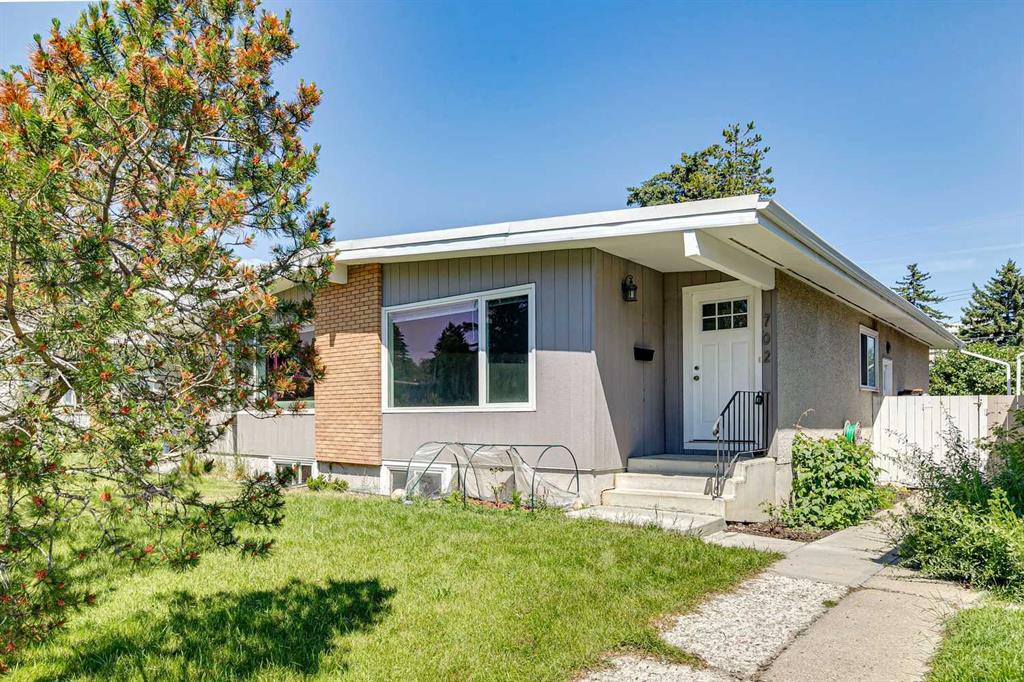 Second View of 702 Kingsmere Crescent SW, Kingsland, Calgary, Alberta, T2V 2H7