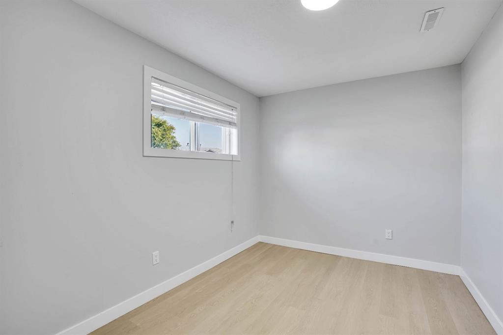 Third View of 39 Ventura Road NE, Vista Heights, Calgary, Alberta, T2E 8G1