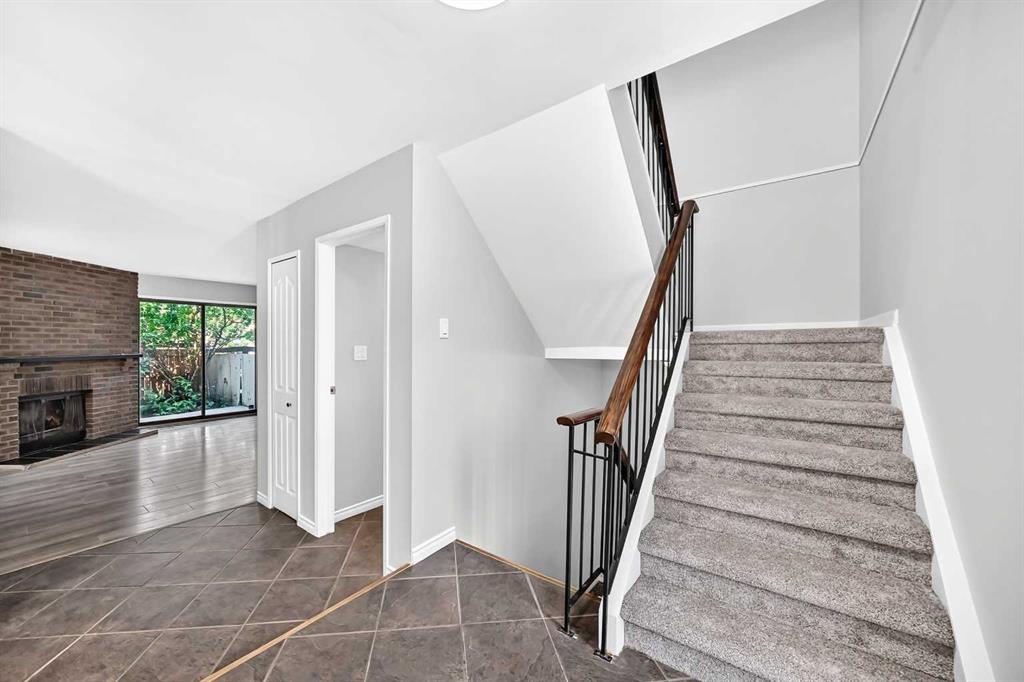Fourth View of 15, 2210 Oakmoor Drive SW, Palliser, Calgary, Alberta, T2V 4R4