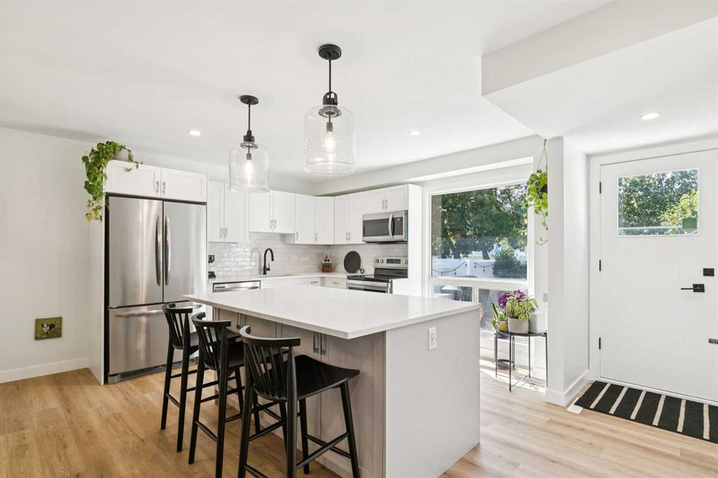 16 Brae Glen Court SW, A2340183, Alberta,