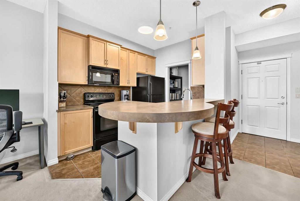 Fifth View of 204, 37 Prestwick Drive SE, McKenzie Towne, Calgary, Alberta, T2Z4Z2