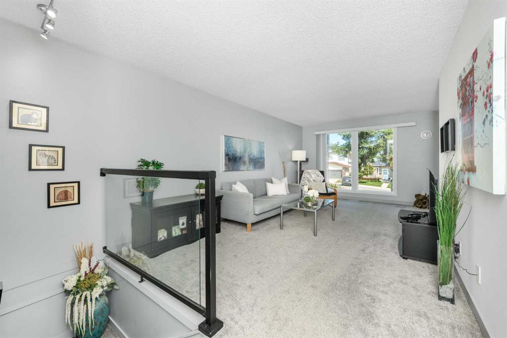 Third View of 48 Bermuda Court NW, Beddington Heights, Calgary, Alberta, T3K 1H3