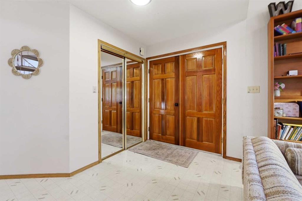 Fifth View of 91 Oliver Avenue , NONE, Gull Lake, Alberta, T4L 2N1