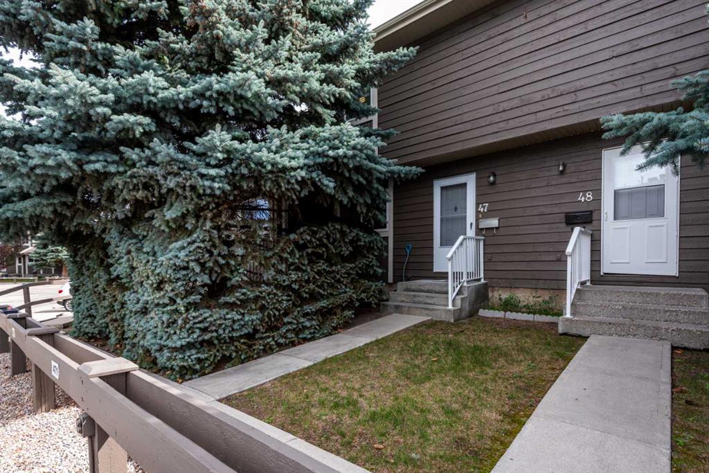Third View of 47, 14736 Deerfield Drive SE, Deer Run, Calgary, Alberta, T2J 5Y1