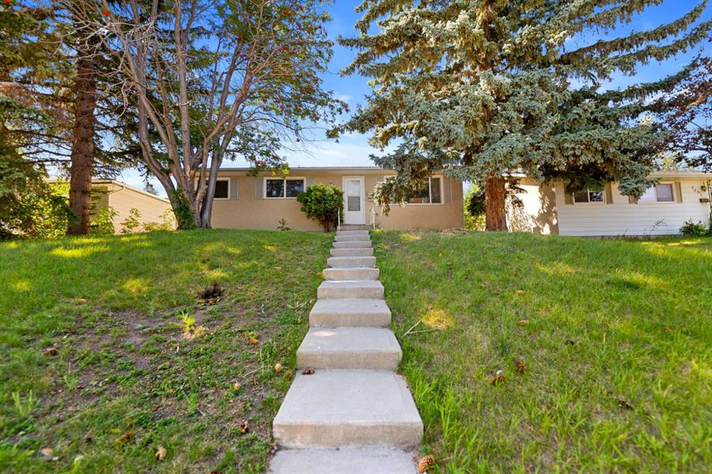 Third View of 7203 8 Street NW, Huntington Hills, Calgary, Alberta, T2K 1G2