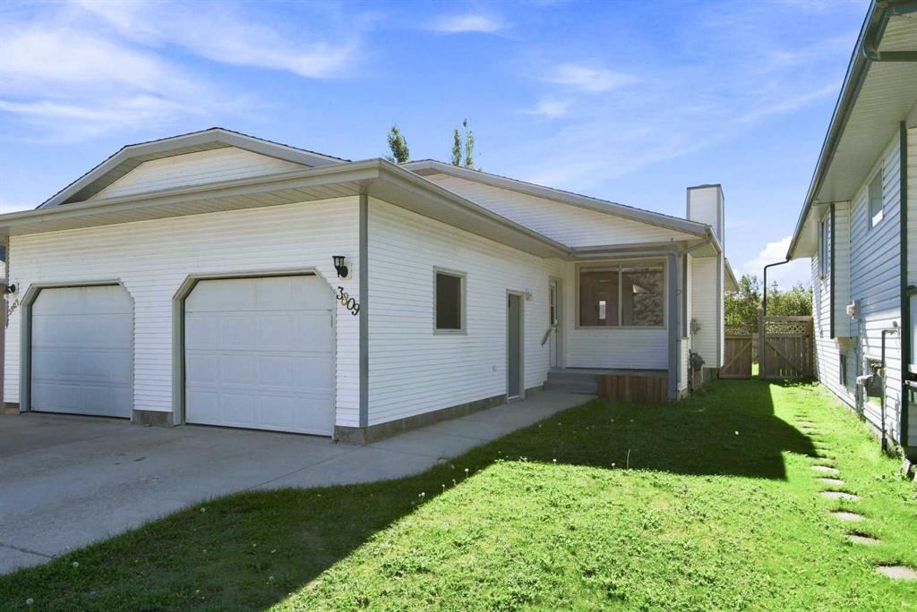 Second View of 3809 50 Avenue , Cottage Area, Sylvan Lake, Alberta, T4S 1B6
