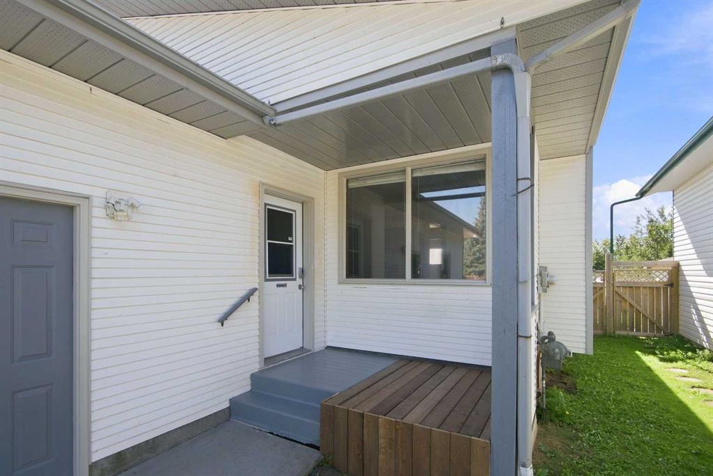 Third View of 3809 50 Avenue , Cottage Area, Sylvan Lake, Alberta, T4S 1B6