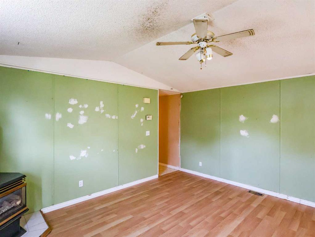 Fifth View of 6024 Spruce Crescent , Grandview, Stettler, Alberta, T4K1G6