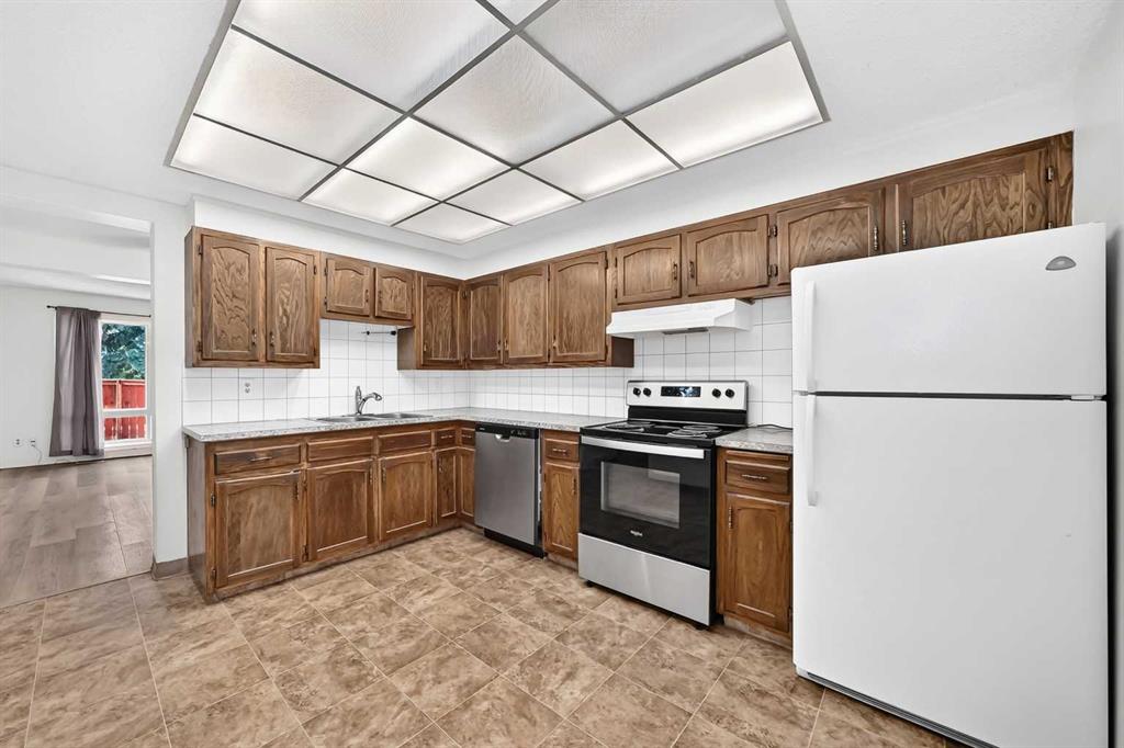 Fifth View of 130, 330 Canterbury Drive SW, Canyon Meadows, Calgary, Alberta, T2W 1H6
