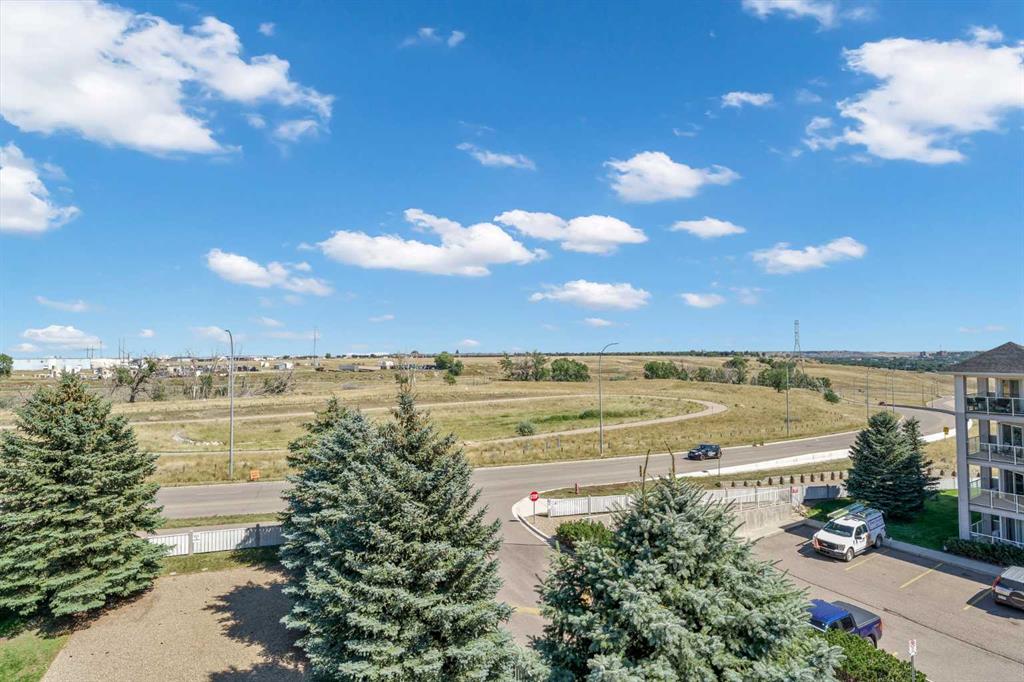 Fourth View of 406, 1632 Saamis Drive NW, Northwest Crescent Heights, Medicine Hat, Alberta, T1C4X3