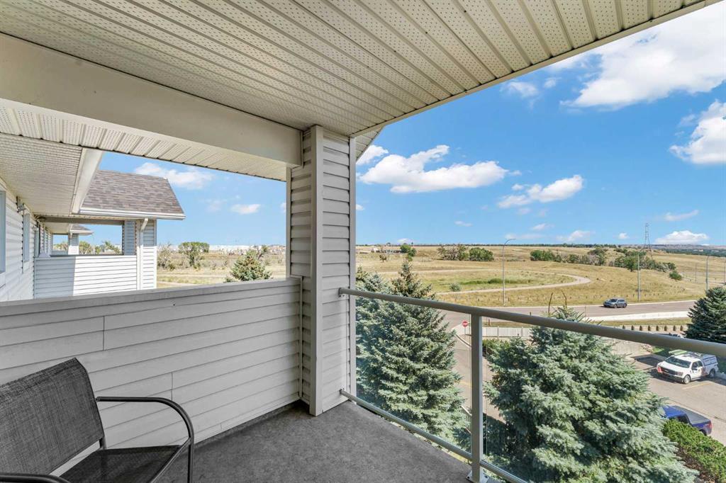 Fifth View of 406, 1632 Saamis Drive NW, Northwest Crescent Heights, Medicine Hat, Alberta, T1C4X3