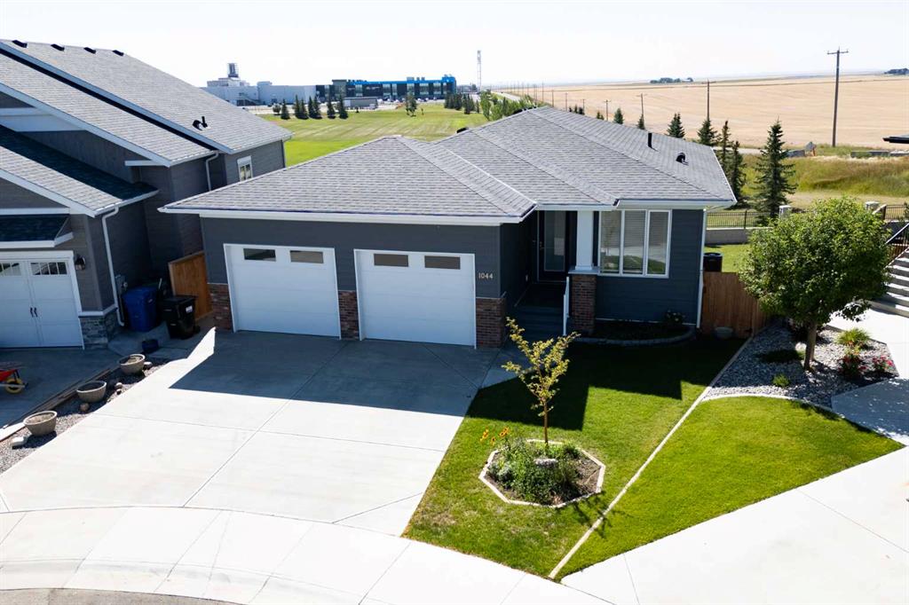 Third View of 1044 Caledonia Place W, The Crossings, Lethbridge, Alberta, T1J 5W1