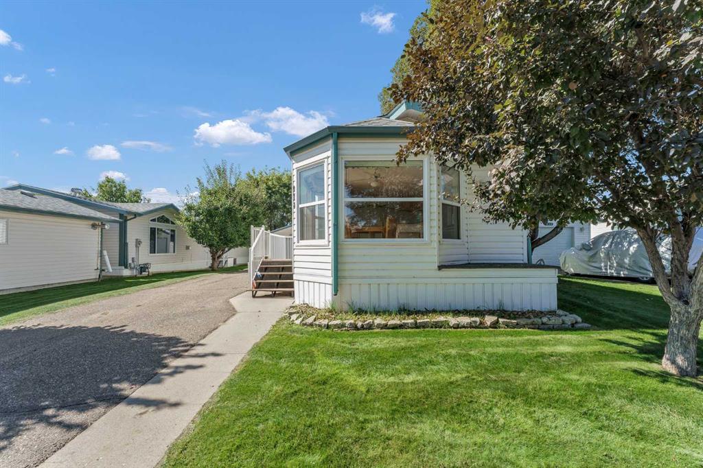 Third View of 111, 1600 Strachan Road SE, SE Southridge, Medicine Hat, Alberta, T1B4M3
