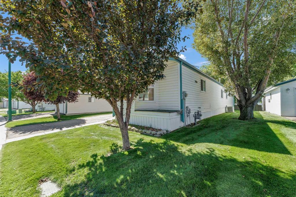 Fourth View of 111, 1600 Strachan Road SE, SE Southridge, Medicine Hat, Alberta, T1B4M3