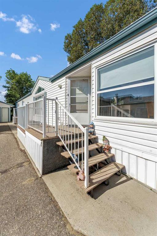 Fifth View of 111, 1600 Strachan Road SE, SE Southridge, Medicine Hat, Alberta, T1B4M3