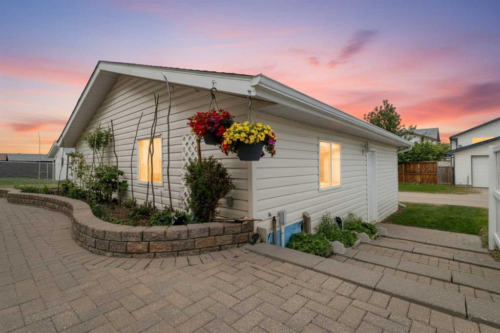 Fourth View of 131 Deschner Close , Devonshire, Red Deer, Alberta, T4R 3C4