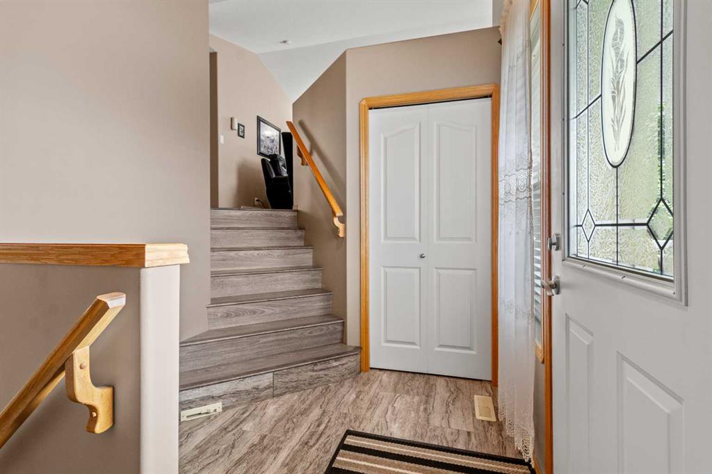 Fifth View of 131 Deschner Close , Devonshire, Red Deer, Alberta, T4R 3C4