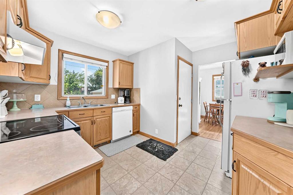 Fifth View of 3927 40A Avenue , Grandview, Red Deer, Alberta, T4N 2W9