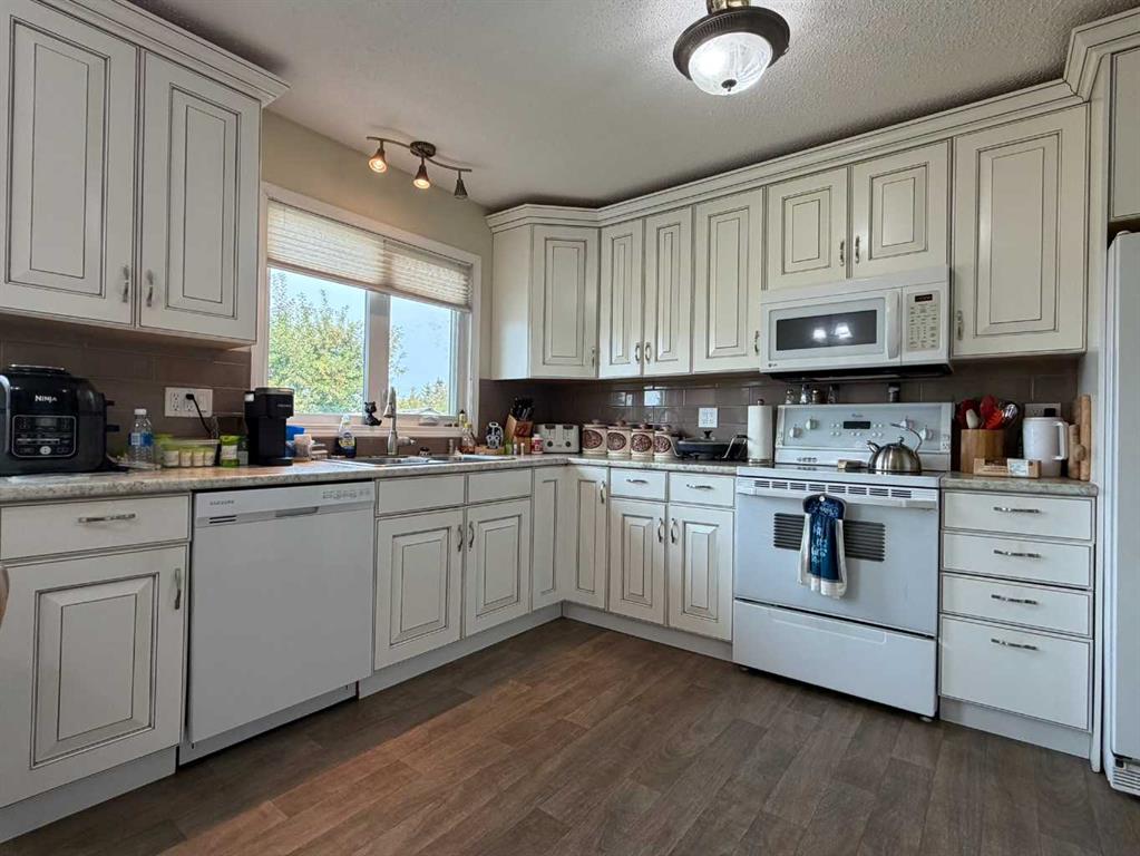 Fifth View of 607 6 Avenue , NONE, Beaverlodge, Alberta, T0H0C0