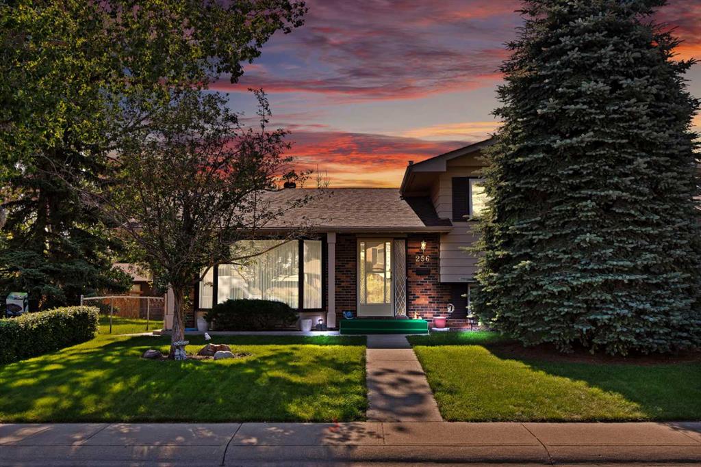 MLS® listing #115298491 for sale located at 256 Parkwood Close SE