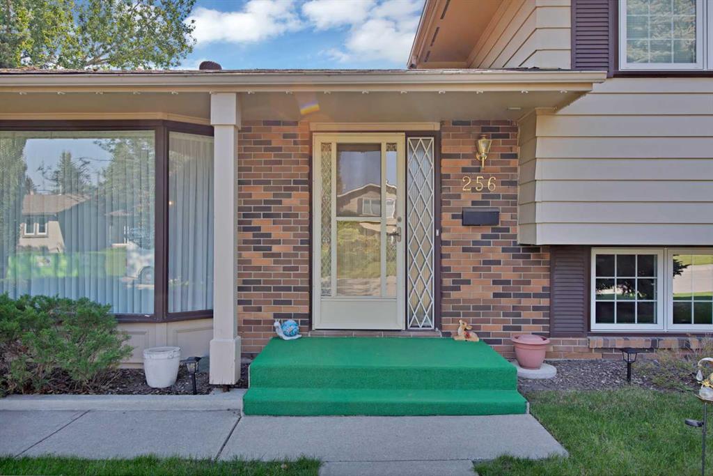 Fourth View of 256 Parkwood Close SE, Parkland, Calgary, Alberta, T2J 3V9