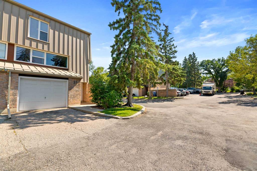 Third View of 31 Brae Glen Court SW, Braeside, Calgary, Alberta, T2W 1B6