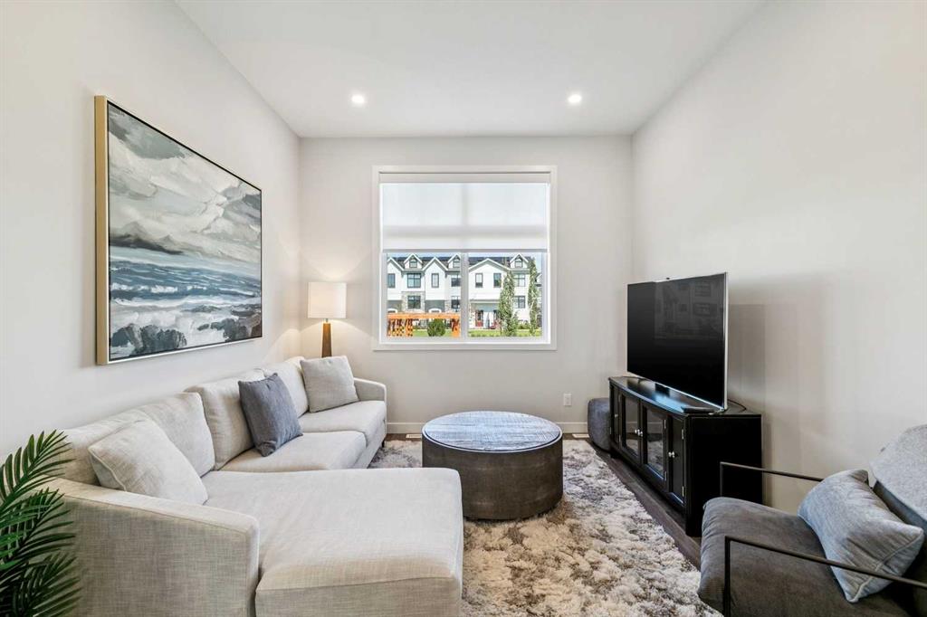 Fifth View of 46 Les Jardins Park SE, Douglasdale/Glen, Calgary, Alberta, T2C5V3
