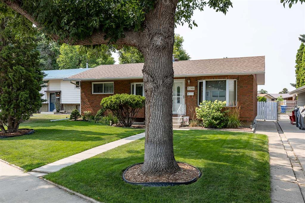 Third View of 2546 22 Avenue SE, Crestwood-Norwood, Medicine Hat, Alberta, T1B 1B6