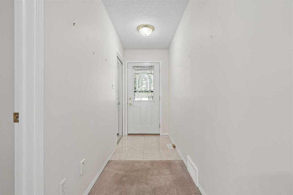 Fifth View of 12, 100 Fairmont Boulevard S, Fairmont, Lethbridge, Alberta, T1K 7H9