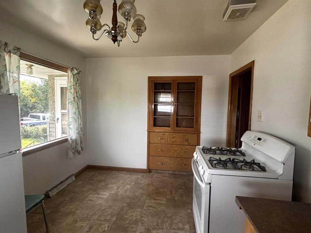 Fifth View of 1915 1 Avenue N, Westminster, Lethbridge, Alberta, T1H 0A7