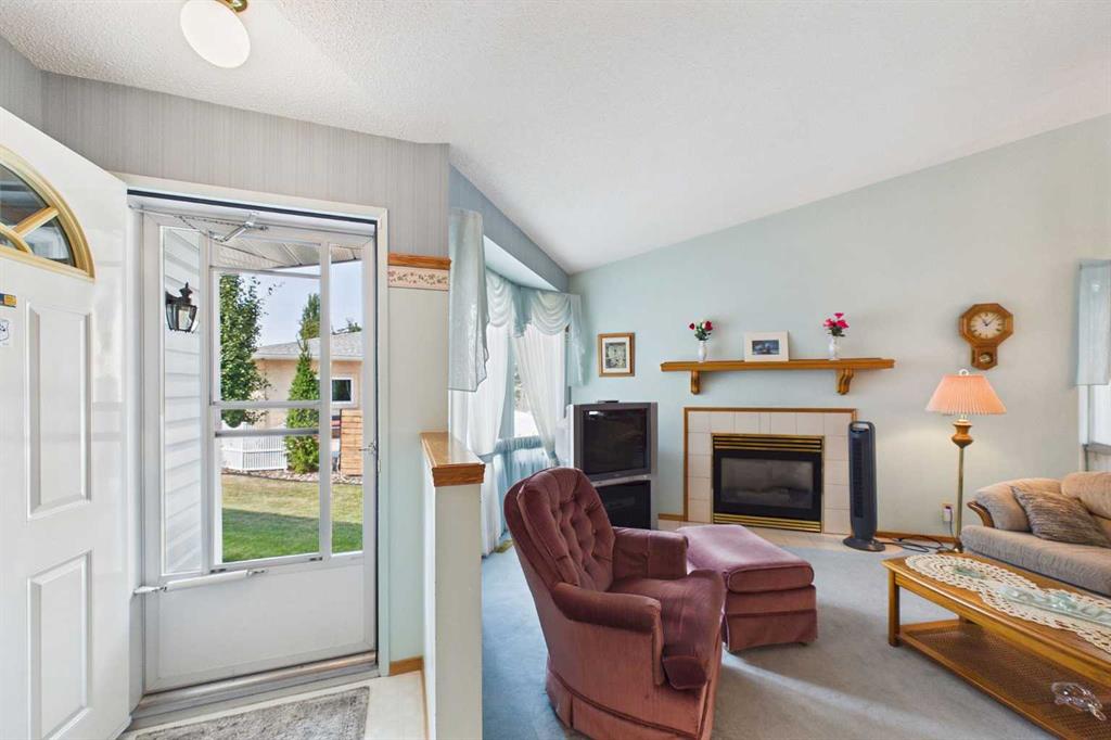 Fourth View of 183 Doran Crescent , Deer Park Village, Red Deer, Alberta, T4R2K3