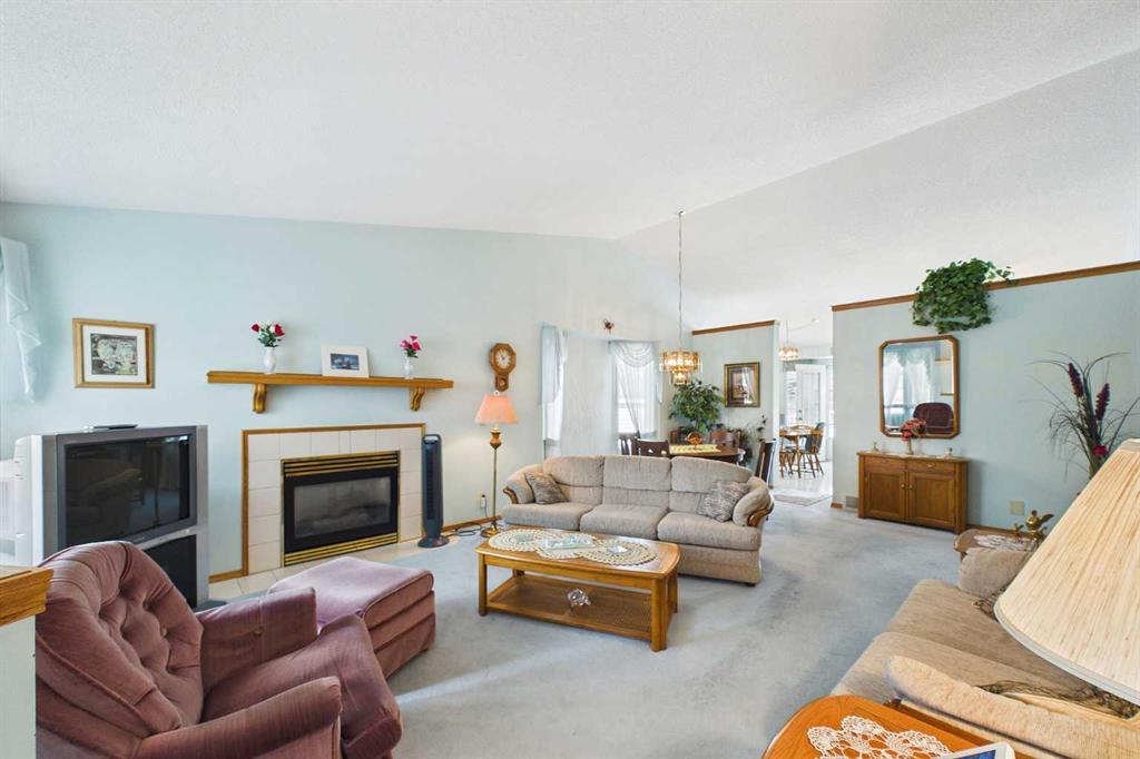 Fifth View of 183 Doran Crescent , Deer Park Village, Red Deer, Alberta, T4R2K3